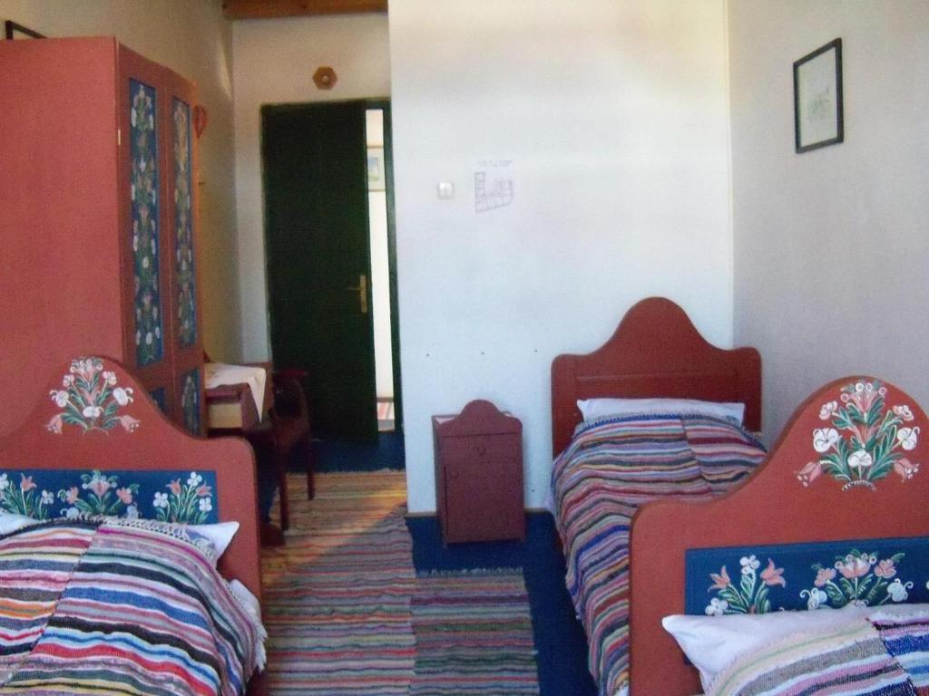 Gobe Csarda Hotel Oradea Bilik gambar